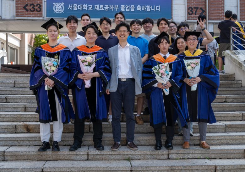 학위 취득을 축하합니다.